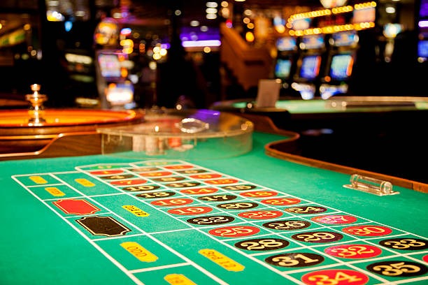 Payment options including DANA, OVO, GoPay and Indonesian banks on slot aplikasi